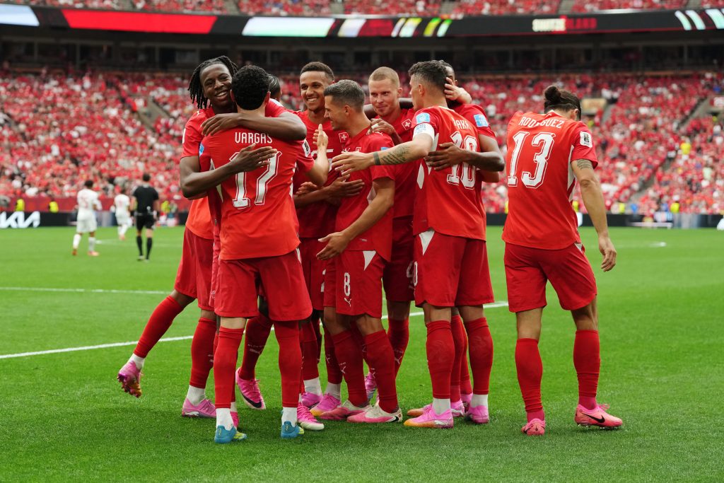 Mondial 2026 : la Suisse domine le groupe B, le Canada se qualifie pour la première fois