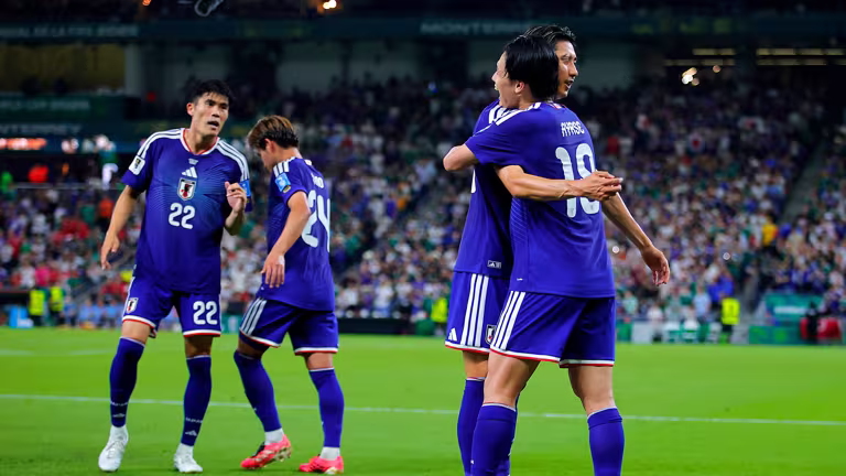 Ayase-Ueda-of-Japan-celebrates-with-teammates-after-scoring-the-team-s-second-goal-during-the-FIFA-World-Cup-2026-Group-F-match-between-Tunisia-and-Japan Coupe du monde 2026 : première ratée pour Hervé Renard sur le banc tunisien