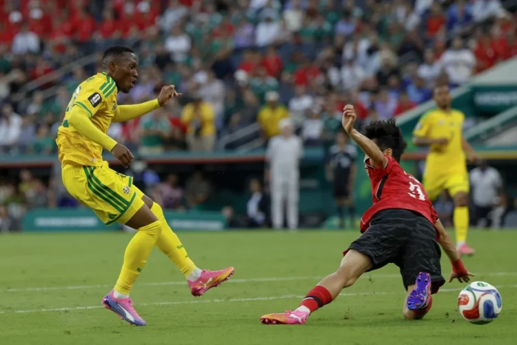 l-afrique-du-sud-qui-l-emporte-face-a-la-coree-du-sud-et-s-offre-une-qualification-historique-750x500 Mondial 2026 : le Mexique déroule, l'Afrique du Sud crée la sensation