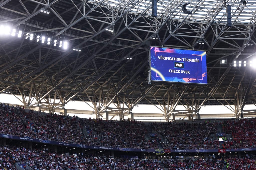 Ligue des champions : l'UEFA durcit les règles de la VAR