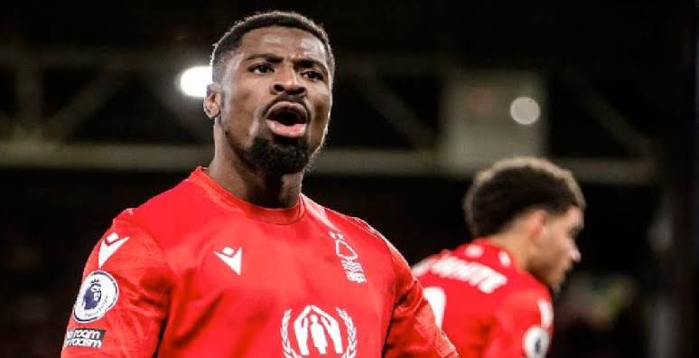 Officiel : Serge Aurier fait son retour au RC Lens !
